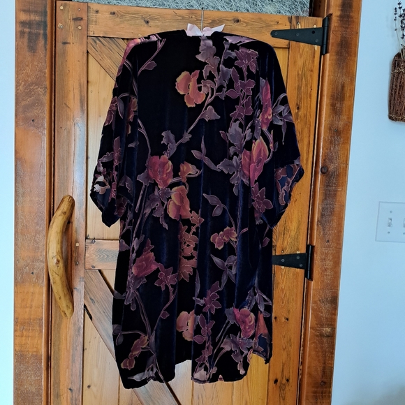 Velour Kimono - Picture 7 of 9